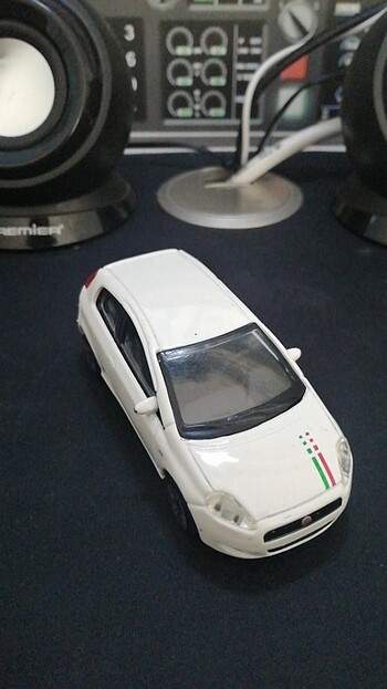 Beden Renk Fiat punto oyuncak 1:43 Ölçek burago