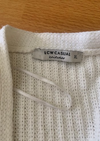 LC Waikiki Düğmeli Beyaz Kadın Hırka