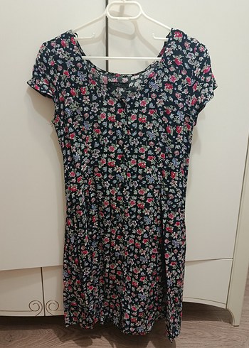 Çiçek Desenli V Yakalı Midi Elbise