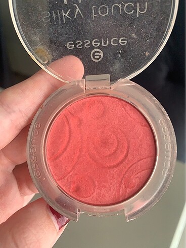 Essence Allık