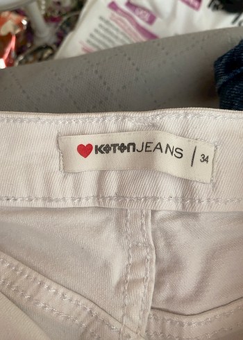 Düğmeli Beyaz Midi Kadın Şort - Görsel 3