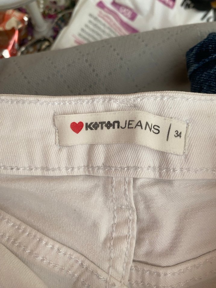 Düğmeli Beyaz Midi Kadın Şort - Görsel 3