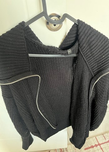 Siyah Yünlü Yüksek Yakalı Örgü Kazak - Görsel 2