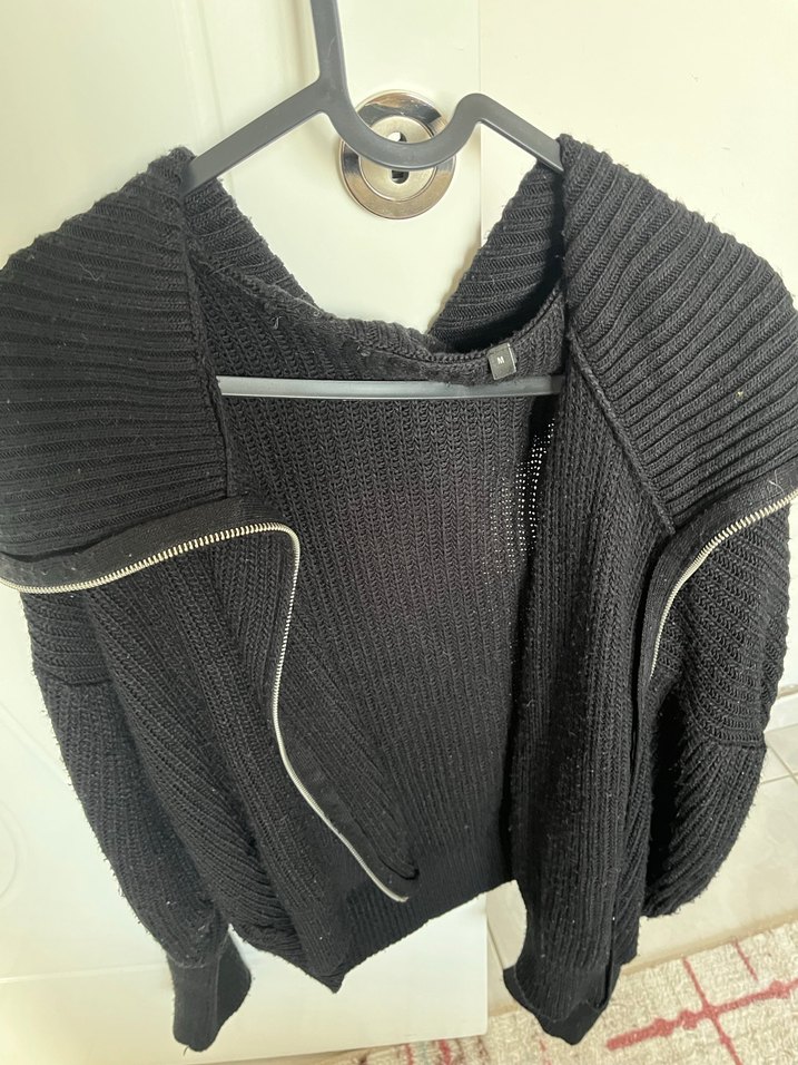 Siyah Yünlü Yüksek Yakalı Örgü Kazak - Görsel 2