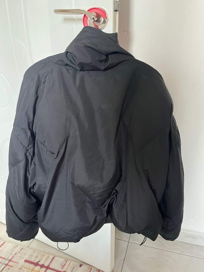 Siyah Fermuarlı Yüksek Yakalı Kadın Mont - Görsel 3