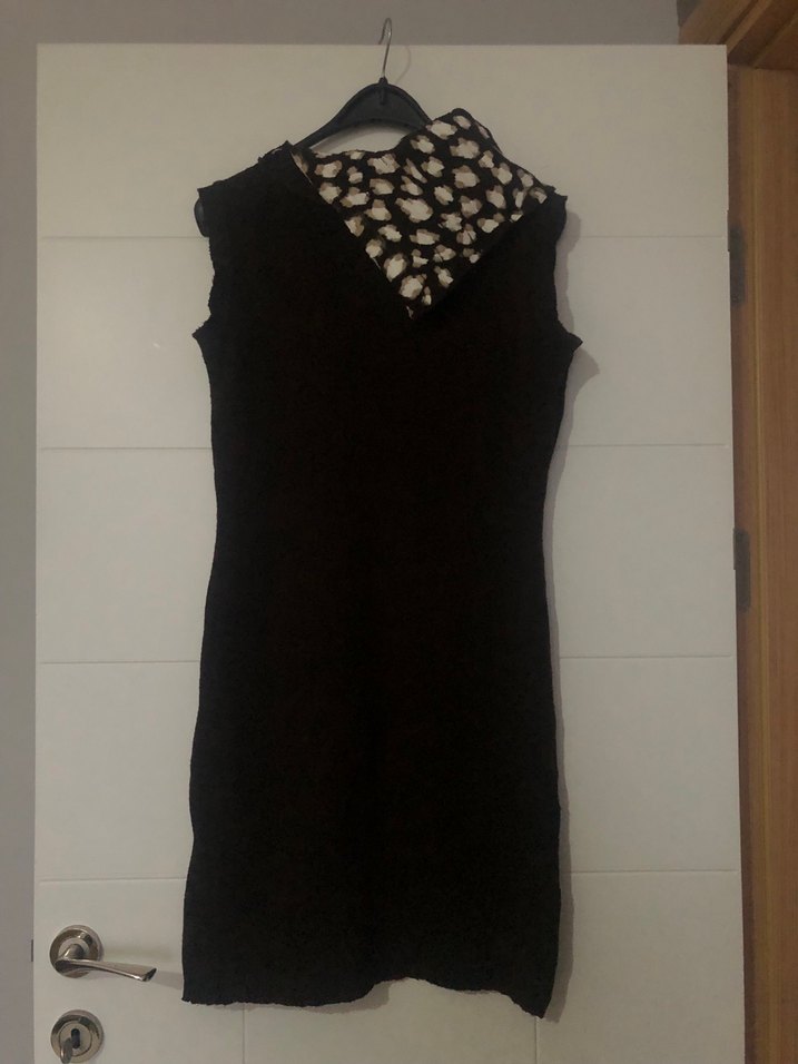 Siyah Drapeli Midi V Yaka Elbise - Görsel 2