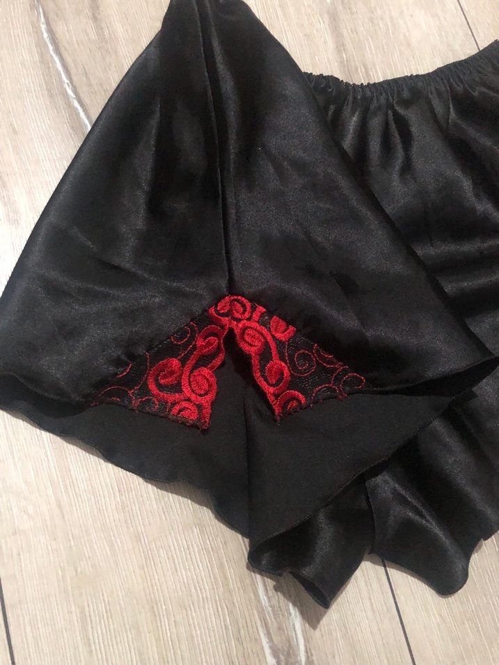 Siyah Kırmızı Nakışlı Mini Gecelik Takım - Görsel 5