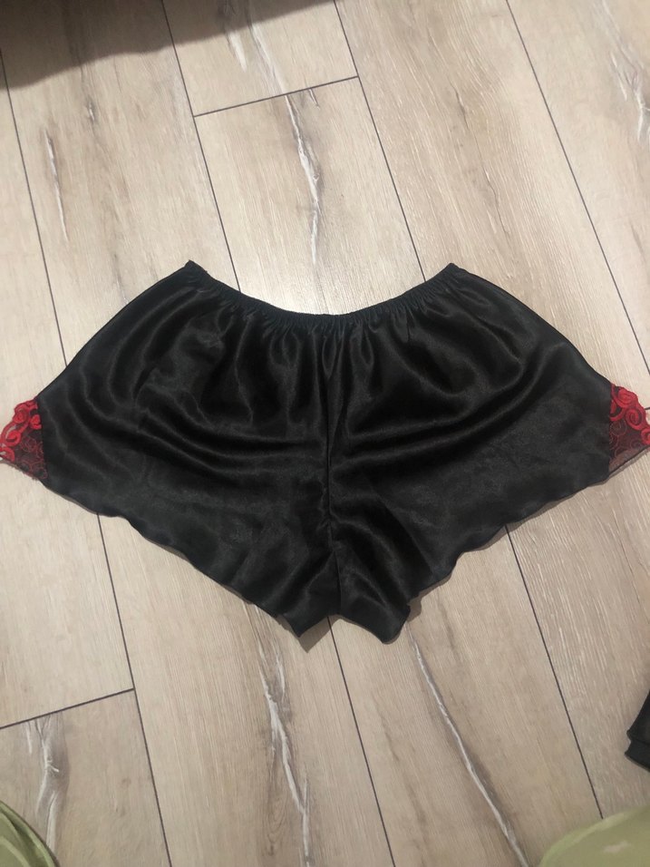 Siyah Kırmızı Nakışlı Mini Gecelik Takım - Görsel 4