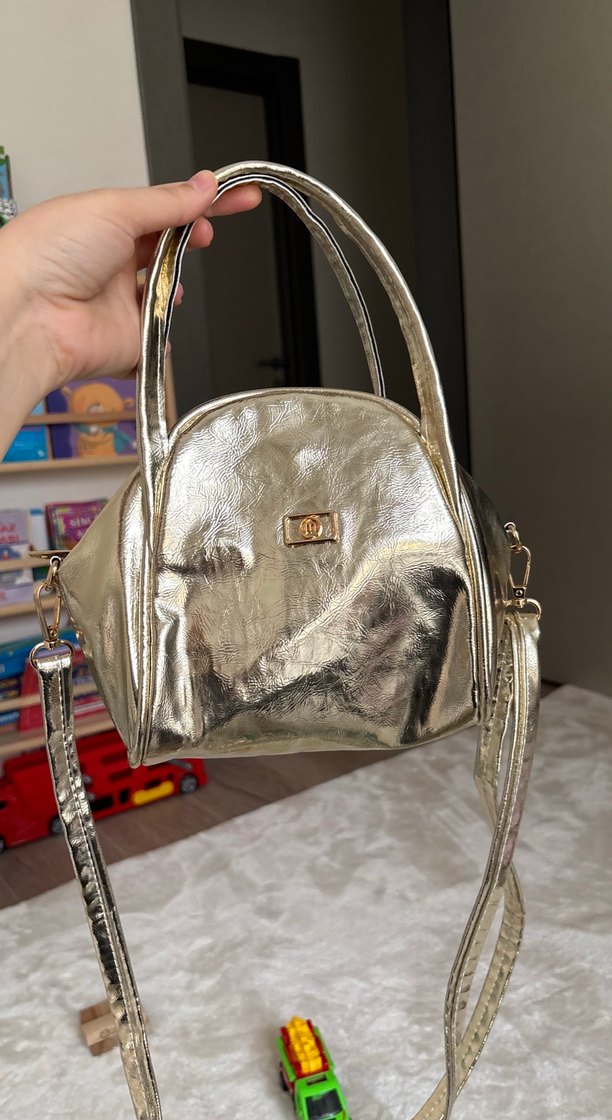 Parlak Altın Renkli Deri Kadın Çanta - Görsel 2