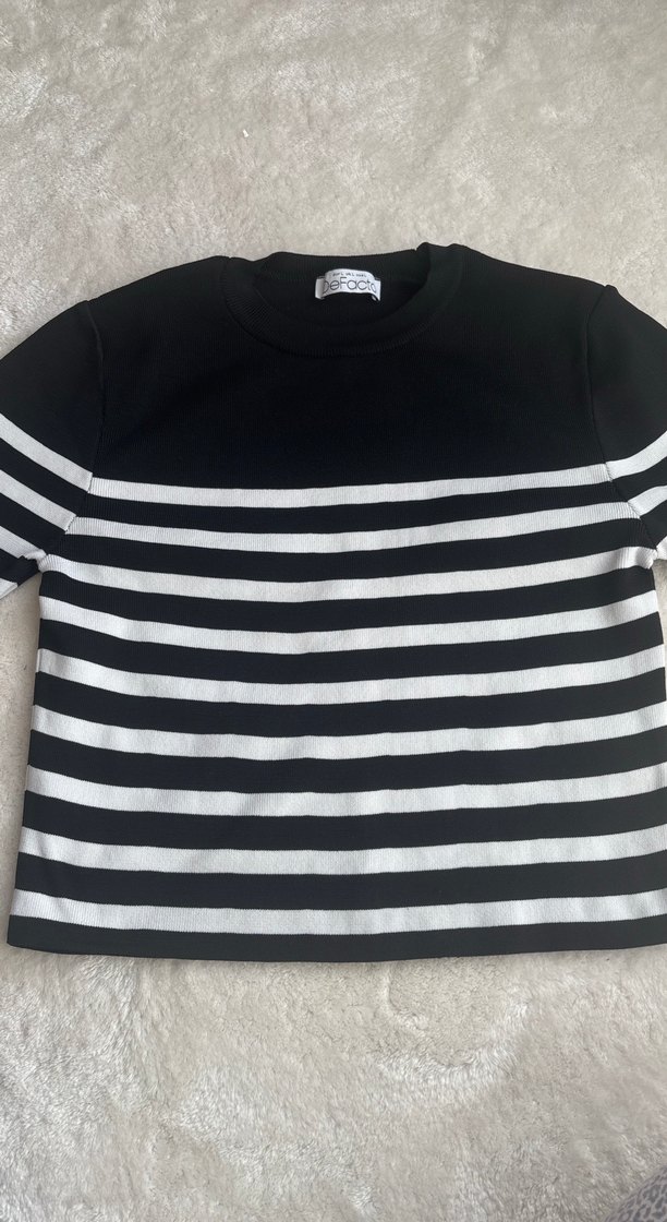 Siyah Beyaz Çizgili Kısa Kollu Kadın Tişört - Görsel 2
