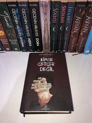 Kimse gerçek değil ( ciltli )