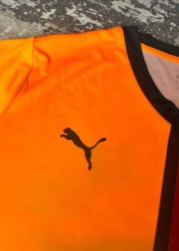 Puma V Yaka Kırmızı-Sarı Erkek forma - Görsel 3