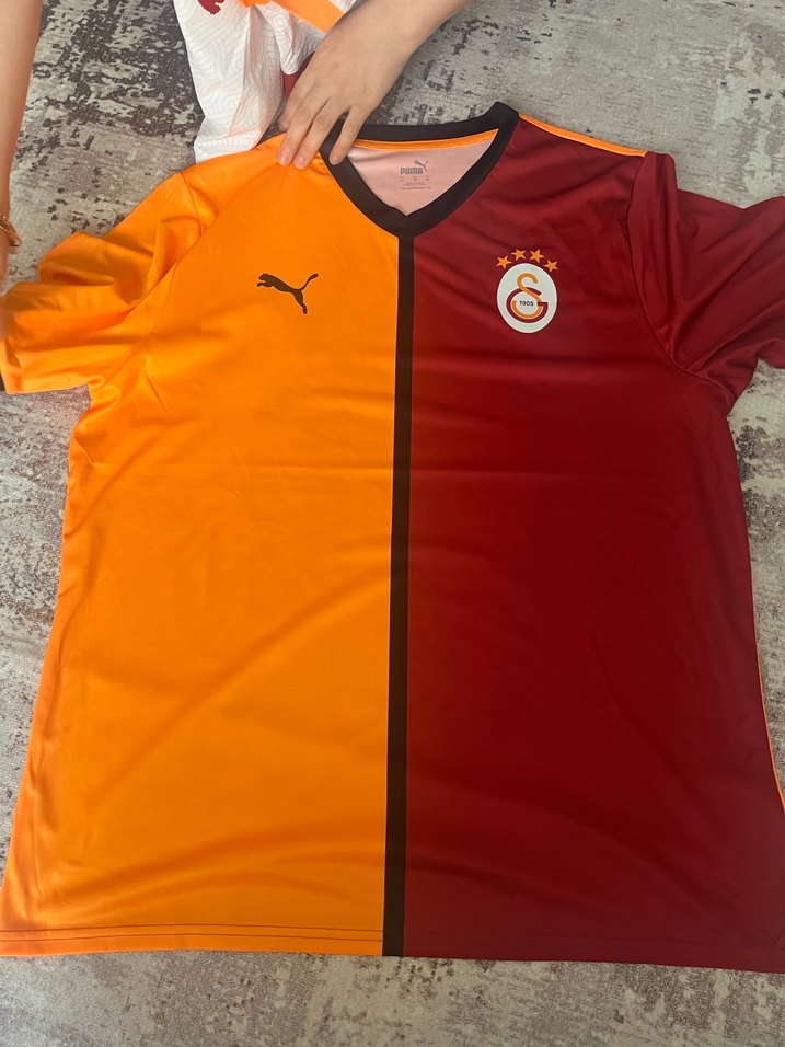 Puma V Yaka Kırmızı-Sarı Erkek forma - Görsel 4