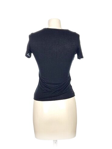 s Beden Zara T-shirt %70 İndirimli.