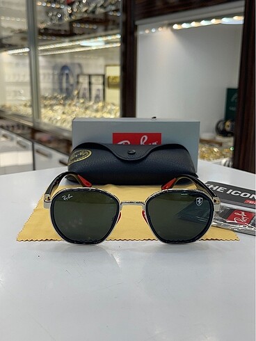 Ray Ban unisex Ferrari modeli