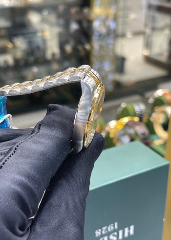 Versace Versace Altın Renkli Klasik Kadın Saati