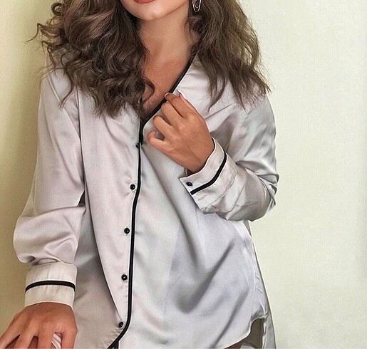 Saten gömlek
