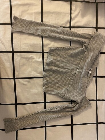 Bershka omzu acik bluz