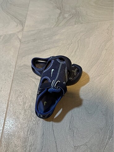 23 Beden lacivert Renk Nike marka sandalet orijinal ürün
