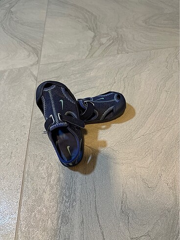23 Beden Nike marka sandalet orijinal ürün