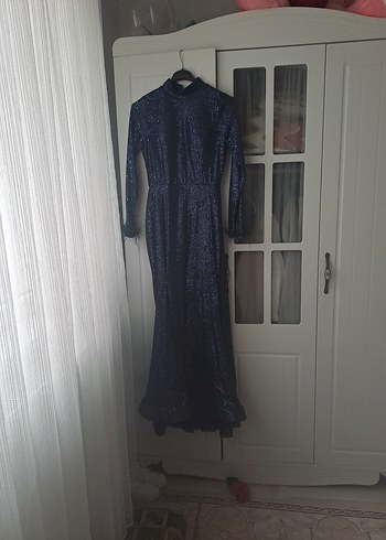 Mavi Parlak Tüy Detaylı Uzun Abiye Elbise - Görsel 2