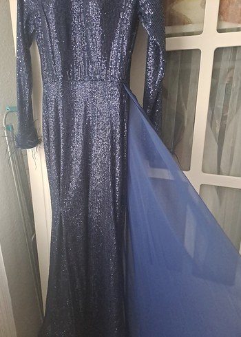 Mavi Parlak Tüy Detaylı Uzun Abiye Elbise - Görsel 3