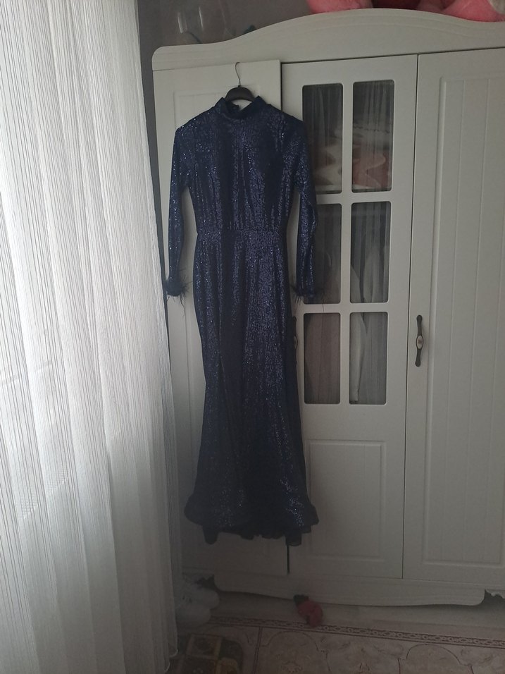 Mavi Parlak Tüy Detaylı Uzun Abiye Elbise - Görsel 2