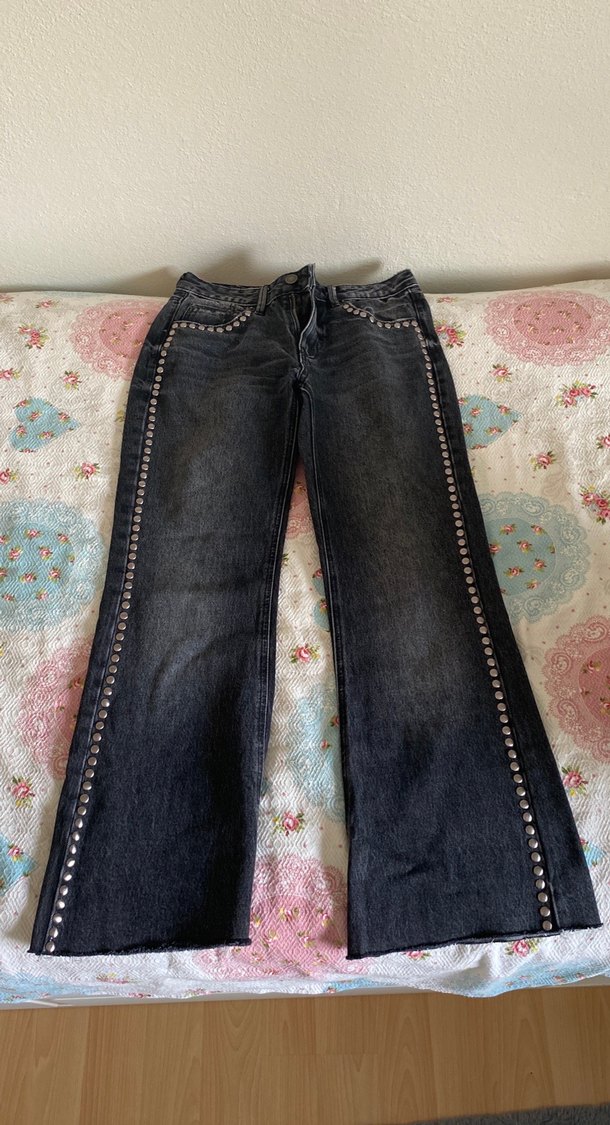 Düğmeli Nakışlı Gri Bol Kesim Midi Kot Pantolon - Görsel 4