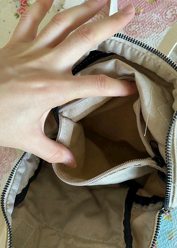 Minimalist Beyaz Kadın Sırt Çantası - Görsel 4