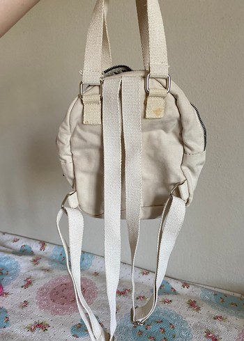 Minimalist Beyaz Kadın Sırt Çantası - Görsel 2