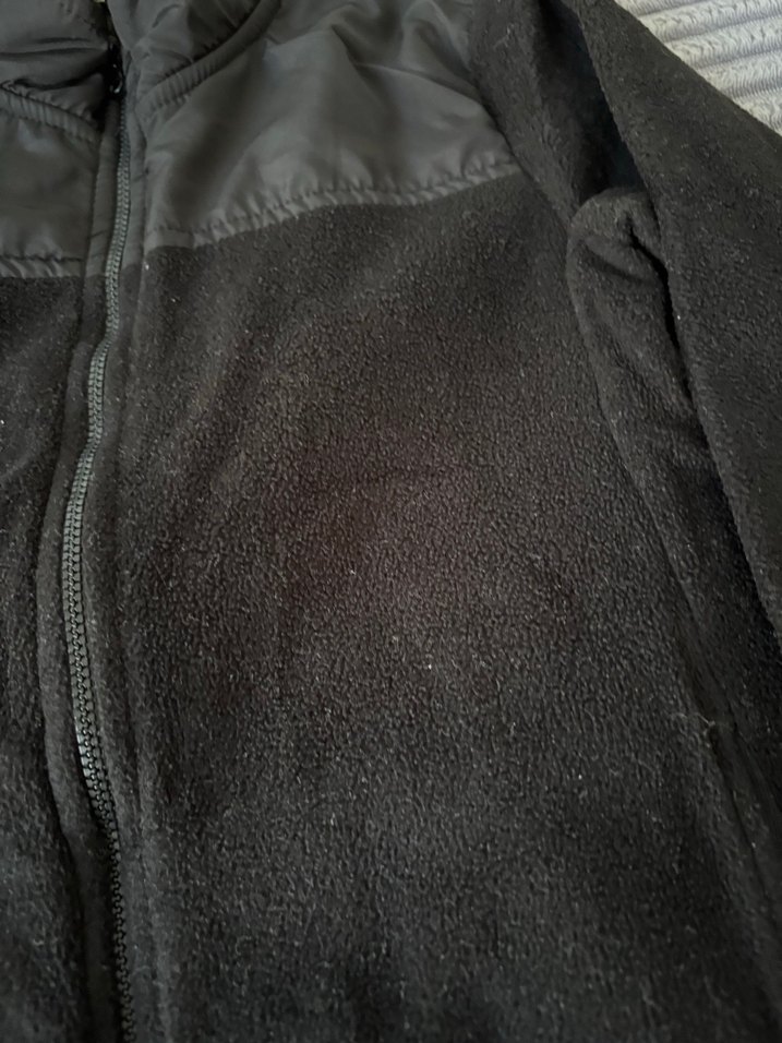 Erkek Çocuk Siyah Fermuarlı Yüksek Yakalı Polar - Görsel 2