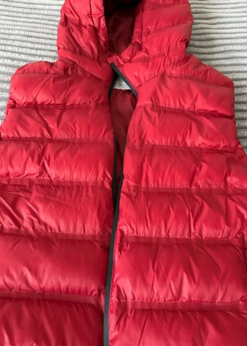 Kırmızı Kapüşonlu Erkek Çocuk Yelek - Görsel 2