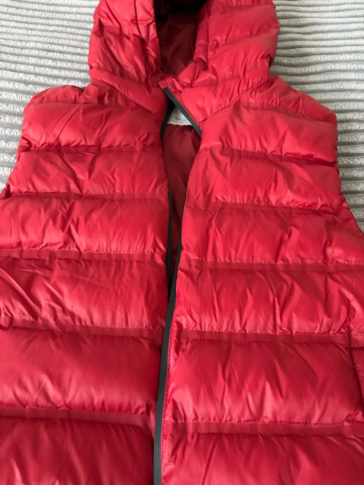 Kırmızı Kapüşonlu Erkek Çocuk Yelek - Görsel 2