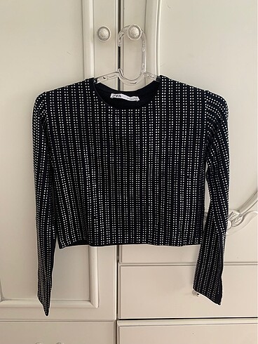 Zara taşlı crop bluz
