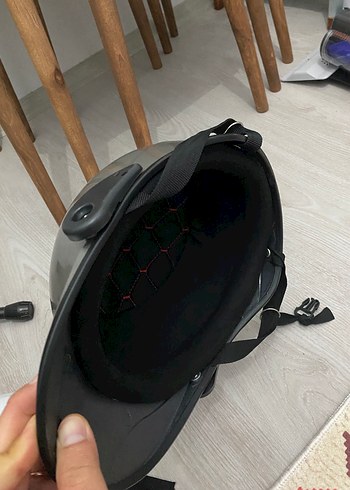 Minimalist Beyaz ve Gri Motosiklet Kaskı - Görsel 5