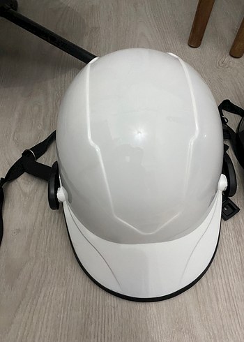 Minimalist Beyaz ve Gri Motosiklet Kaskı - Görsel 2