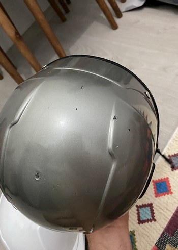 Minimalist Beyaz ve Gri Motosiklet Kaskı - Görsel 6