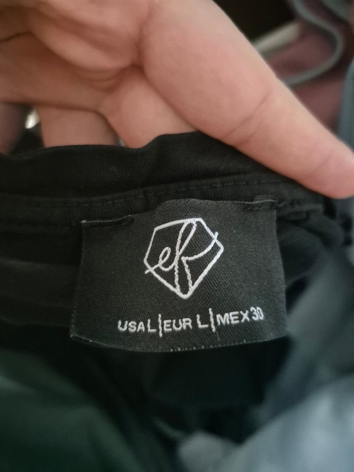 Siyah arkası baskılı tshirt - Görsel 3