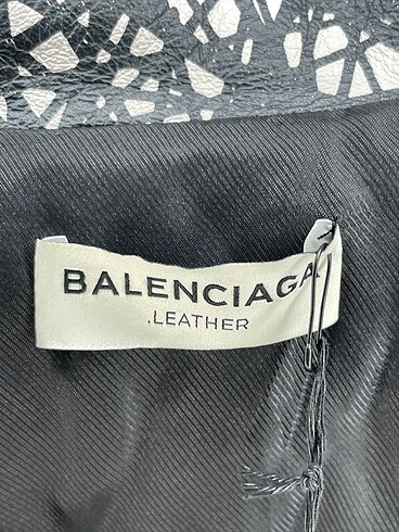 42 Beden çeşitli Renk Balenciaga Deri Ceket %70 İndirimli.