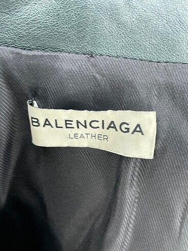 40 Beden siyah Renk Balenciaga Deri Ceket %70 İndirimli.