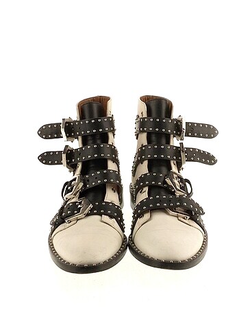 37 Beden GIVENCHY Bot %70 İndirimli.
