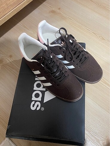37 Beden kahverengi Renk Adidas spor ayakkabı