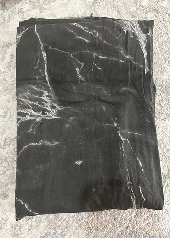 AKEL Gri Baskılı şal - Görsel 3