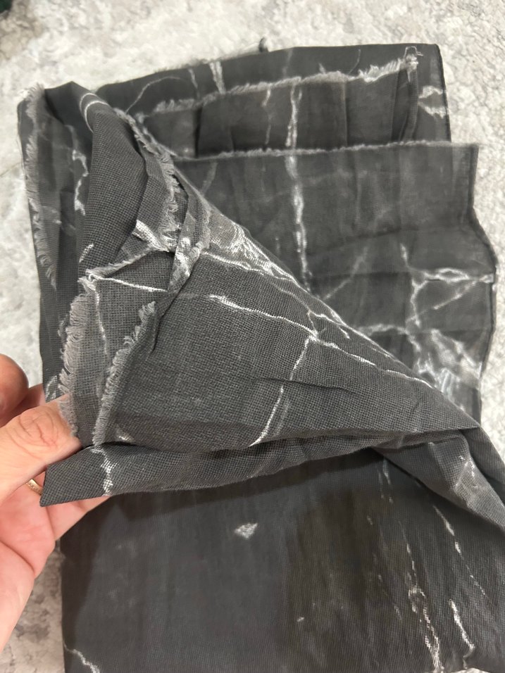 AKEL Gri Baskılı şal - Görsel 2