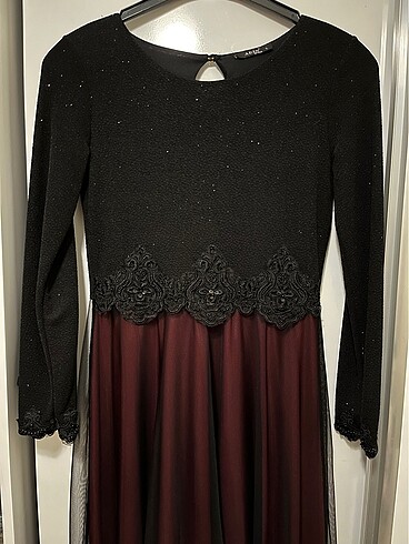 Siyah - Bordo Dantel İşlemeli Elbise