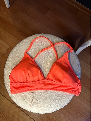 Nar çiçeği H&M bikini üstü