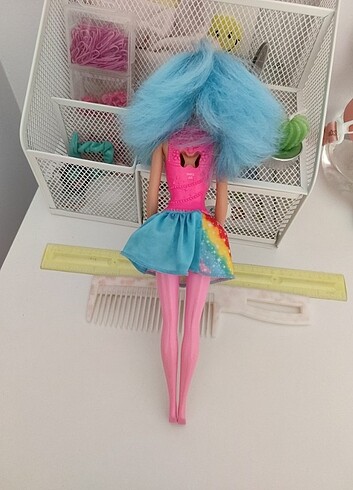 Beden Barbie rainbow