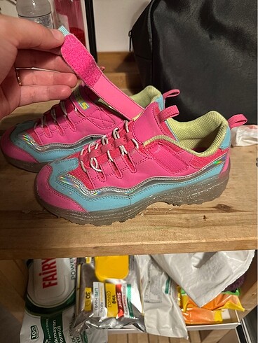 35 Beden Skechers yeni gibi 3 yada 3 defa giyildi