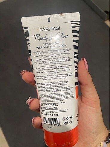 Farmasi Işıltılı vücut losyonu