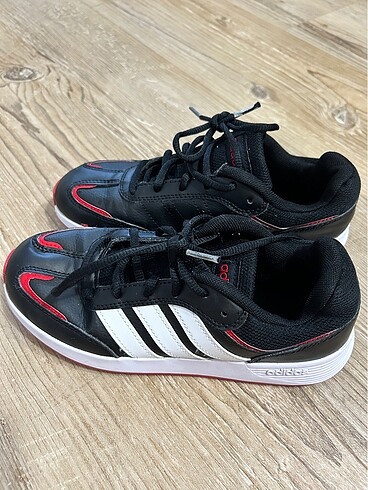 35 Beden siyah Renk Adidas erkek ayakkabı